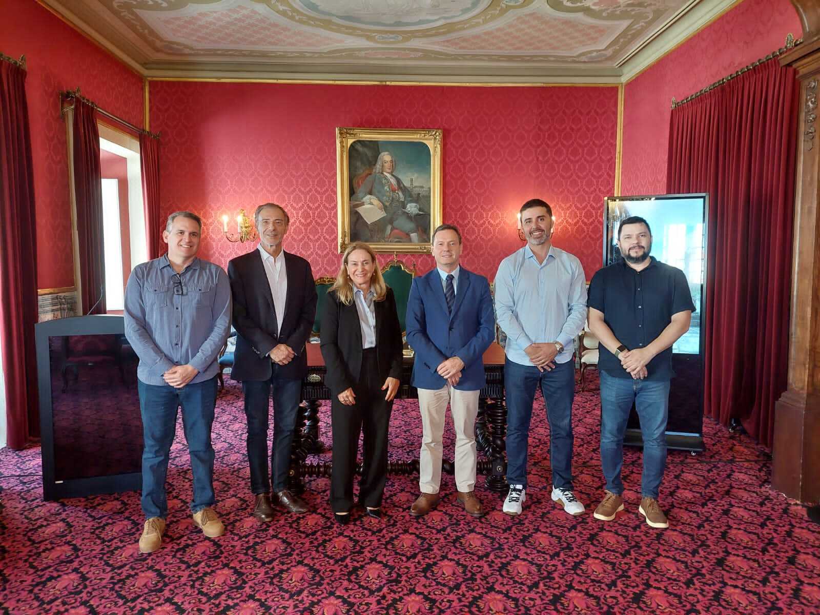 Universidade de Coimbra, com o Vice-Reitor, Prof. Delfim Leão e o Prof. João Pedroso de Lima.